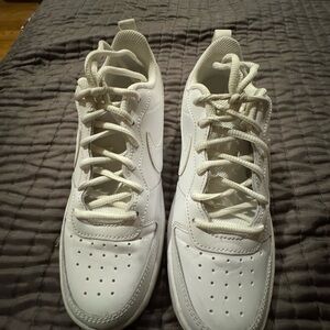 Nike court borough white mens 4.5, woman’s 6.5.